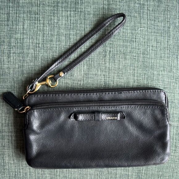 Coach Black Leather small bow feminine classic neutral Wristlet wallet bag EUC! - Picture 1 of 10